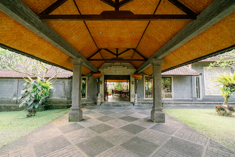 picture of the front entrance
